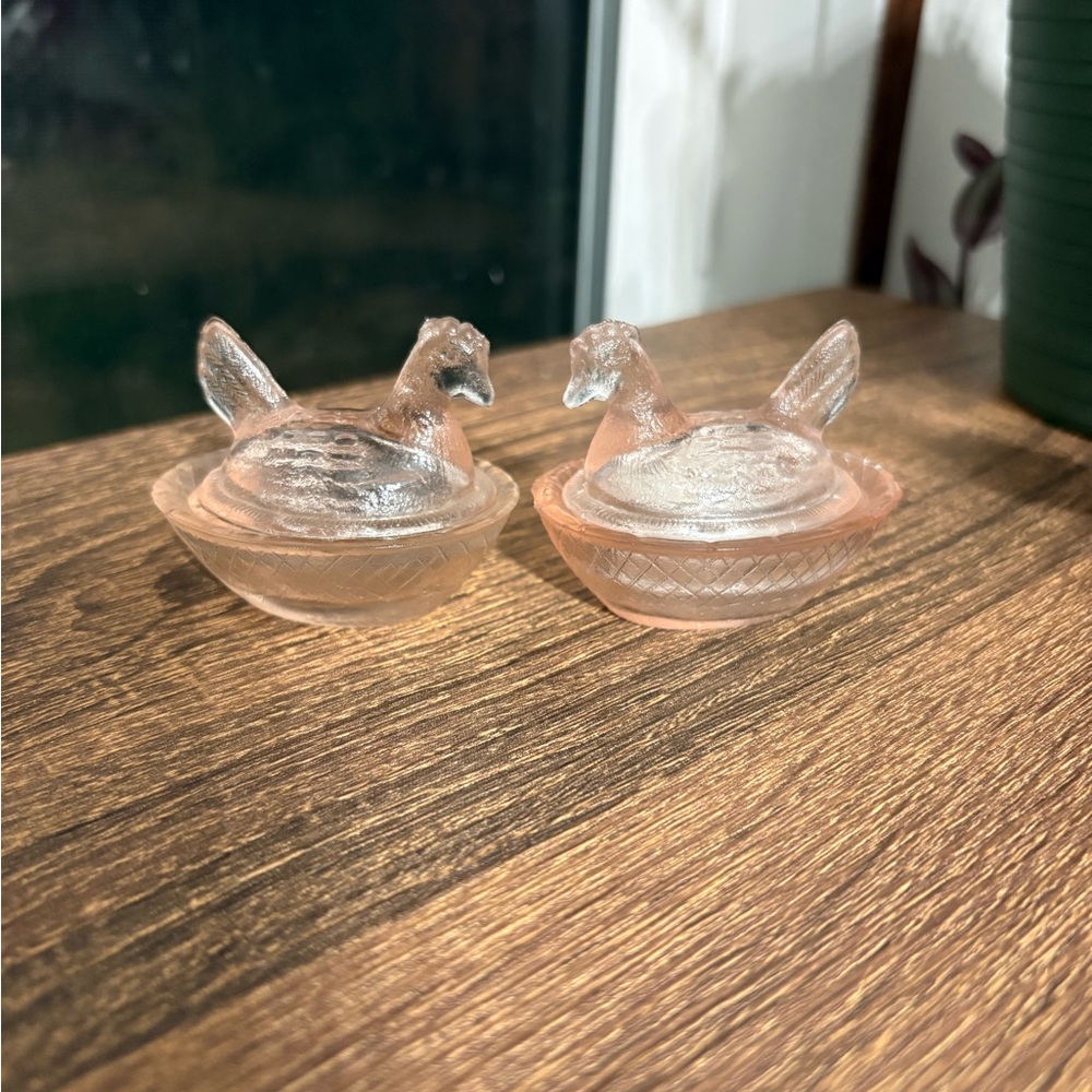 Set of 2 pink mini salt cellar hen on nests
